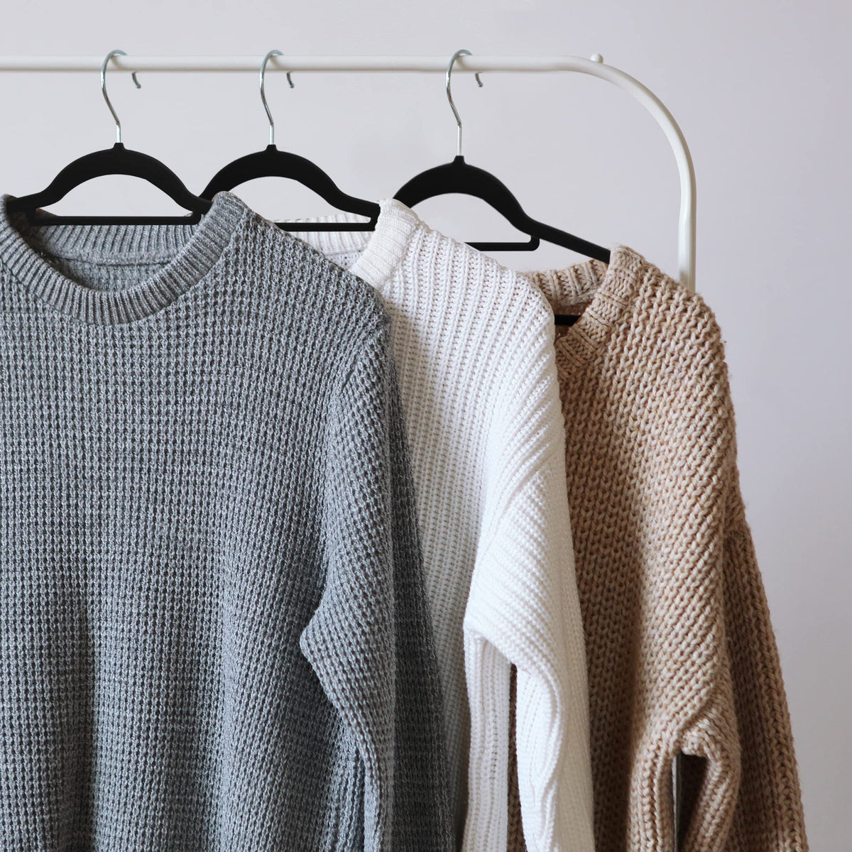 Velvet Clothes Hangers with Tie Bar